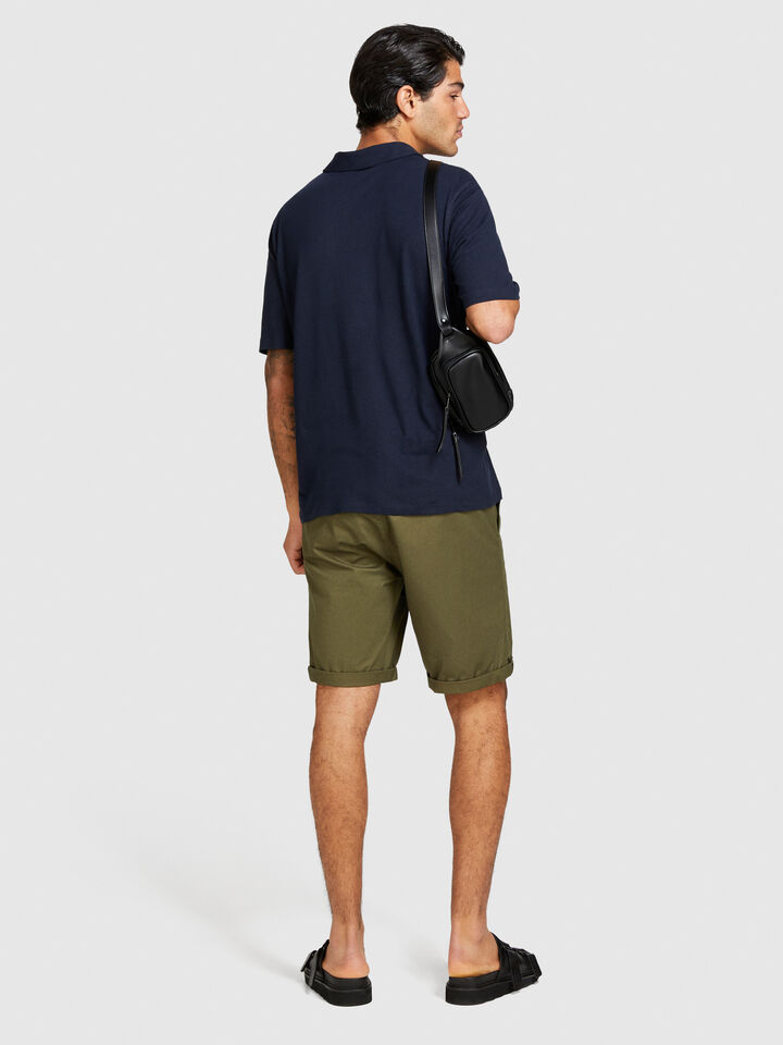 Slim fit bermudas - men's slim fit trousers - Military Green | Sisley image number 3